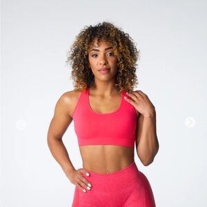 NVGTN candy apple seamless sports bra